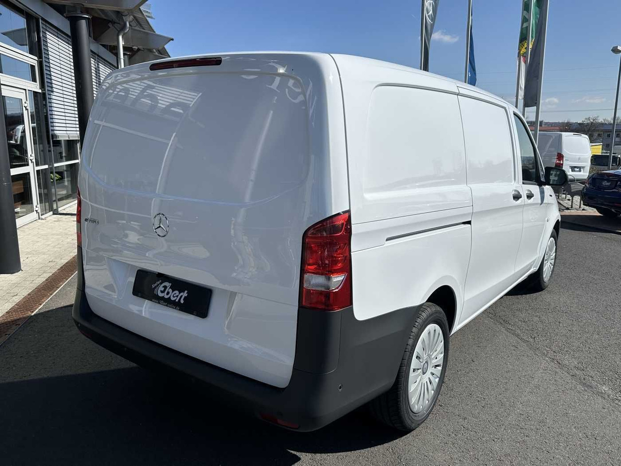 Mercedes-Benz eVito 112 Klima Kamera Audio 30 Sitzheiz Tempom. - Small van, Electric van: picture 4 Mercedes-Benz eVito 112 Klima Kamera Audio 30 Sitzheiz Tempom. - Small van, Electric van: picture 4