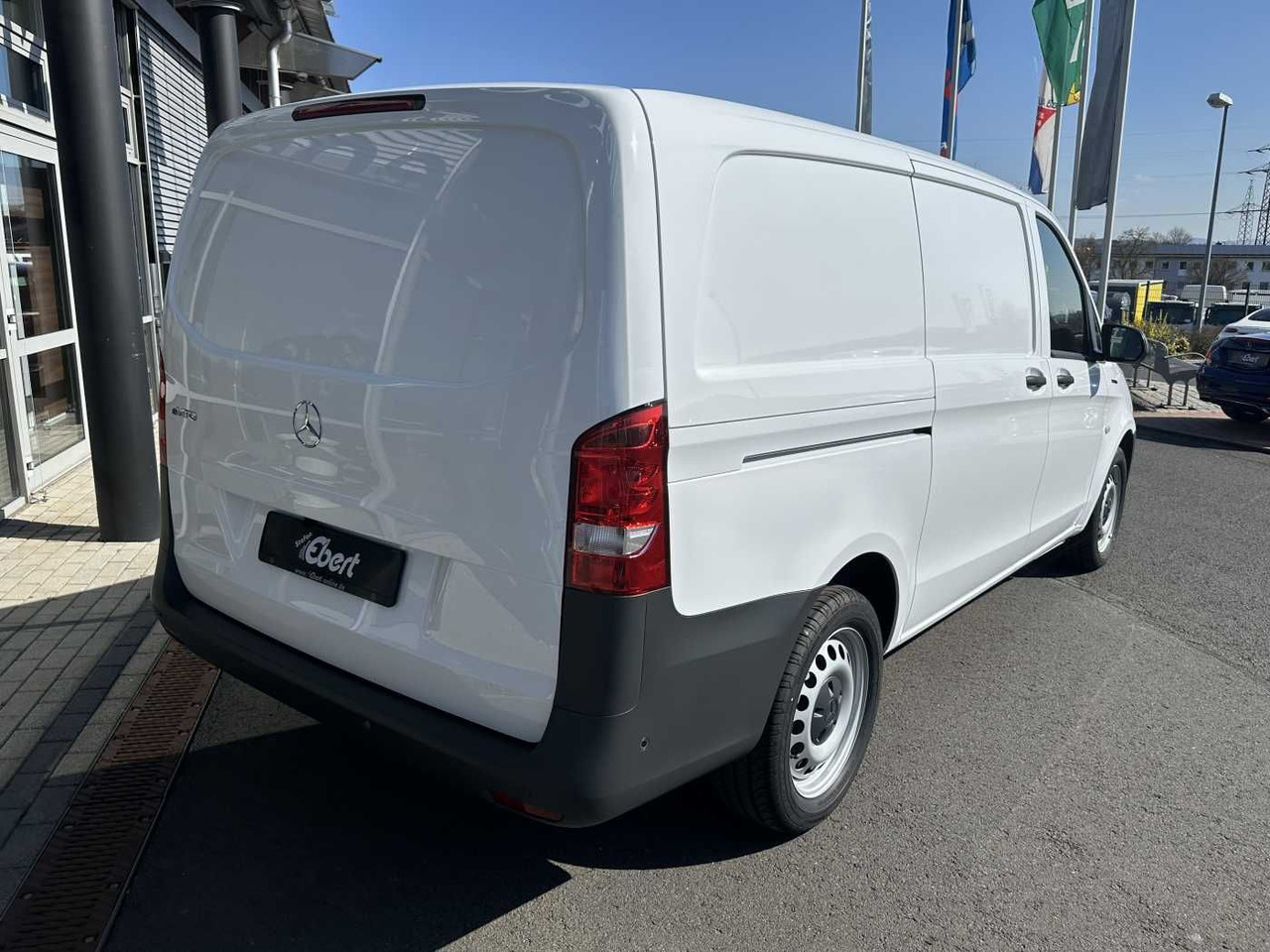 Mercedes-Benz eVito 112 Klima Kamera Audio 30 Sitzheiz Tempom. - Small van, Electric van: picture 4 Mercedes-Benz eVito 112 Klima Kamera Audio 30 Sitzheiz Tempom. - Small van, Electric van: picture 4