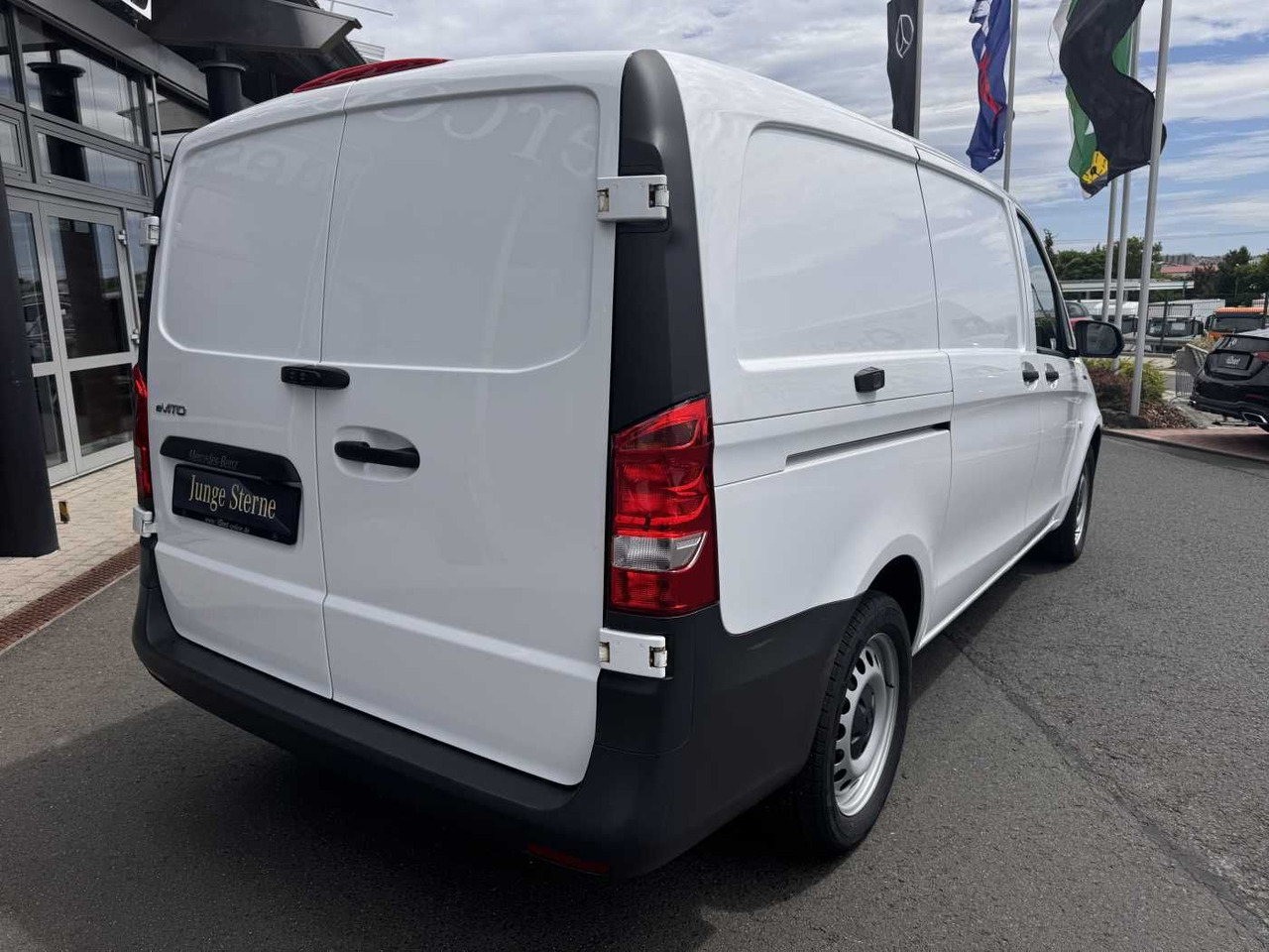 Mercedes-Benz eVito 112 Klima Kamera Navi SHZ Tempomat - Small van, Electric van: picture 4 Mercedes-Benz eVito 112 Klima Kamera Navi SHZ Tempomat - Small van, Electric van: picture 4