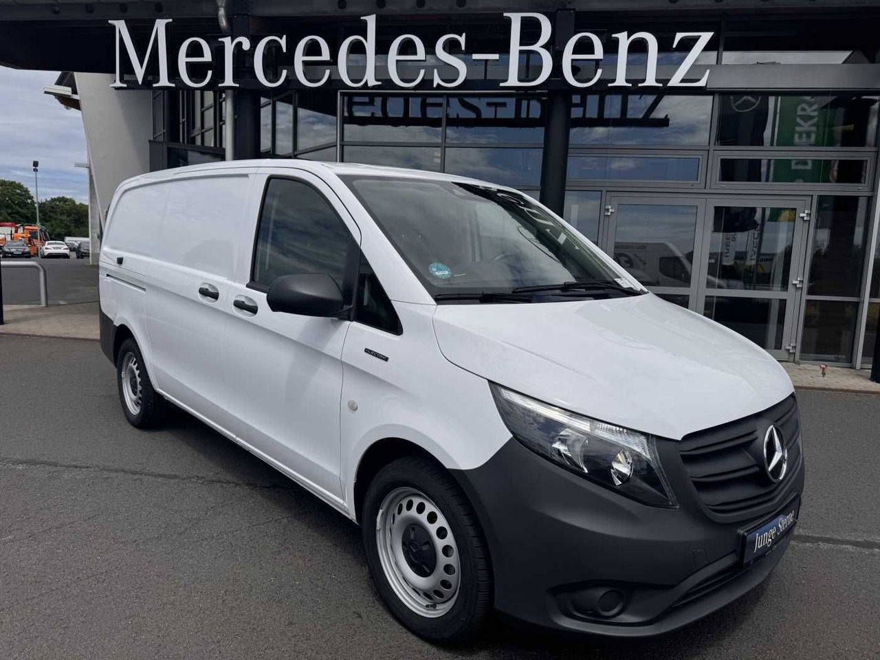 Mercedes-Benz eVito 112 Klima Kamera Navi SHZ Tempomat - Small van, Electric van: picture 1 Mercedes-Benz eVito 112 Klima Kamera Navi SHZ Tempomat - Small van, Electric van: picture 1
