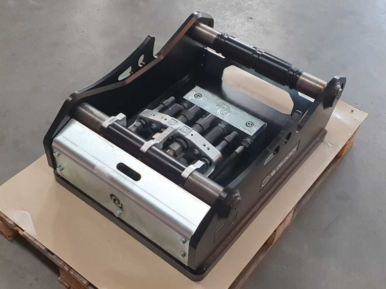 OilQuick OQ70/55 Adapterplatte für Westtech NEU - Quick coupler: picture 4 OilQuick OQ70/55 Adapterplatte für Westtech NEU - Quick coupler: picture 4