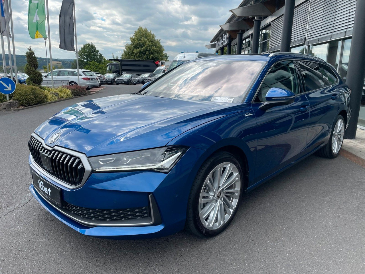 Skoda Superb Combi 2.0 TDI 4x4 L&K HUD+360°+AHK+Pano - Station wagon: picture 2 Skoda Superb Combi 2.0 TDI 4x4 L&K HUD+360°+AHK+Pano - Station wagon: picture 2