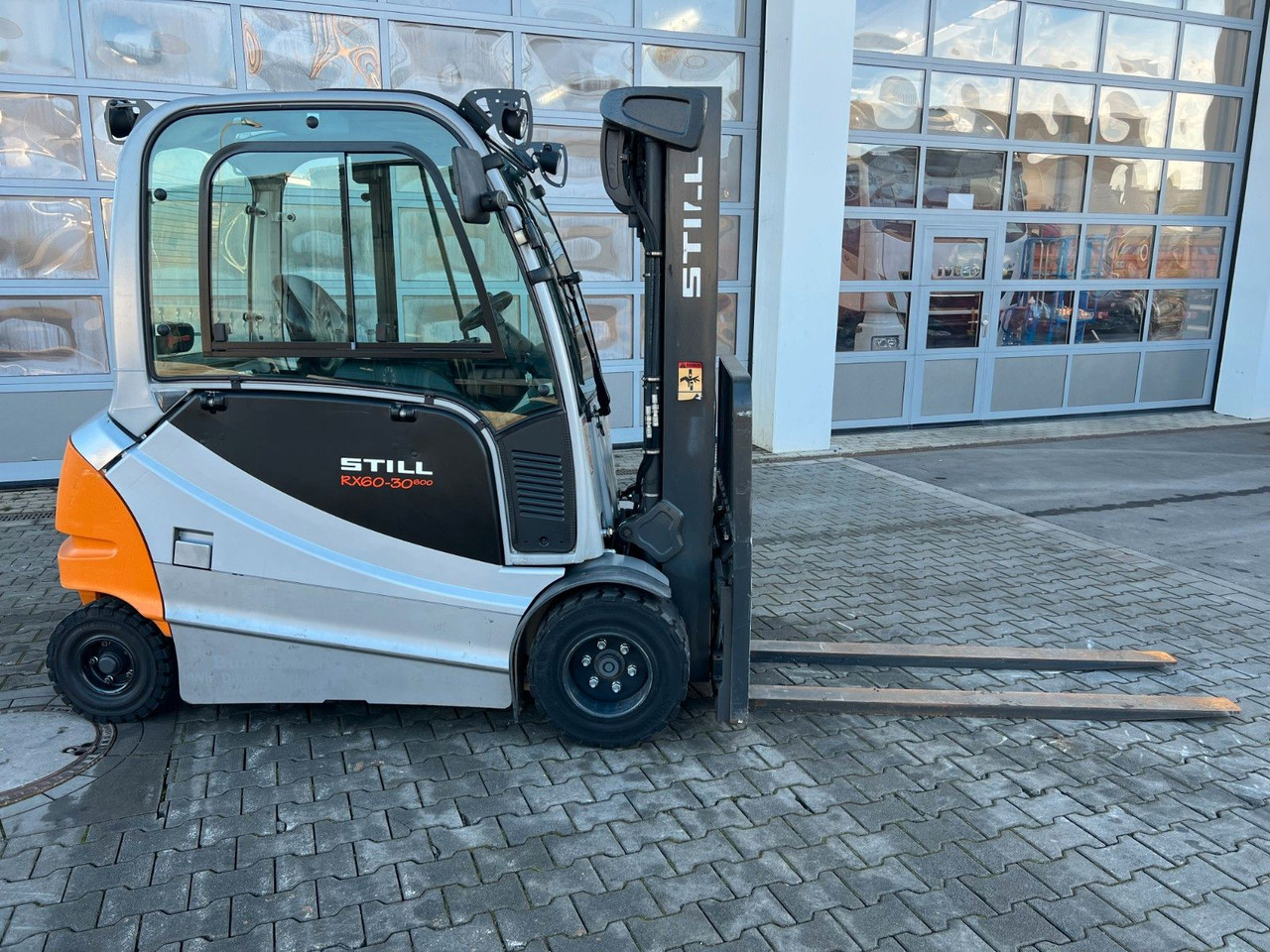 Still RX60-30L/600 / 2025 / 3.957 h / 4.6m / SS - Electric forklift: picture 3 Still RX60-30L/600 / 2025 / 3.957 h / 4.6m / SS - Electric forklift: picture 3