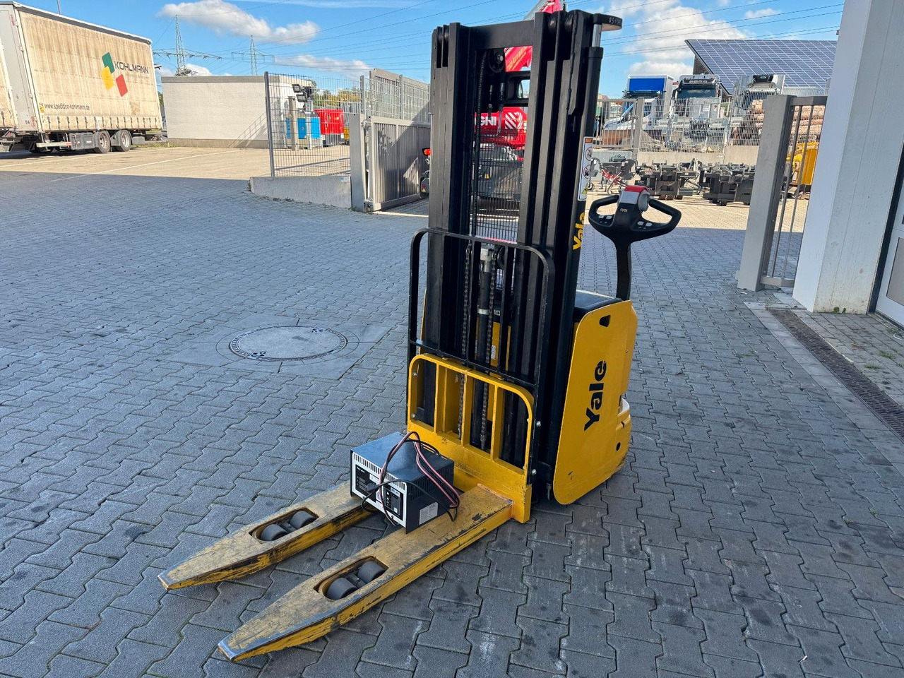 Yale MS 12 AC / Triplex: 4m! / nur 180h! / 2014 - Stacker: picture 5 Yale MS 12 AC / Triplex: 4m! / nur 180h! / 2014 - Stacker: picture 5