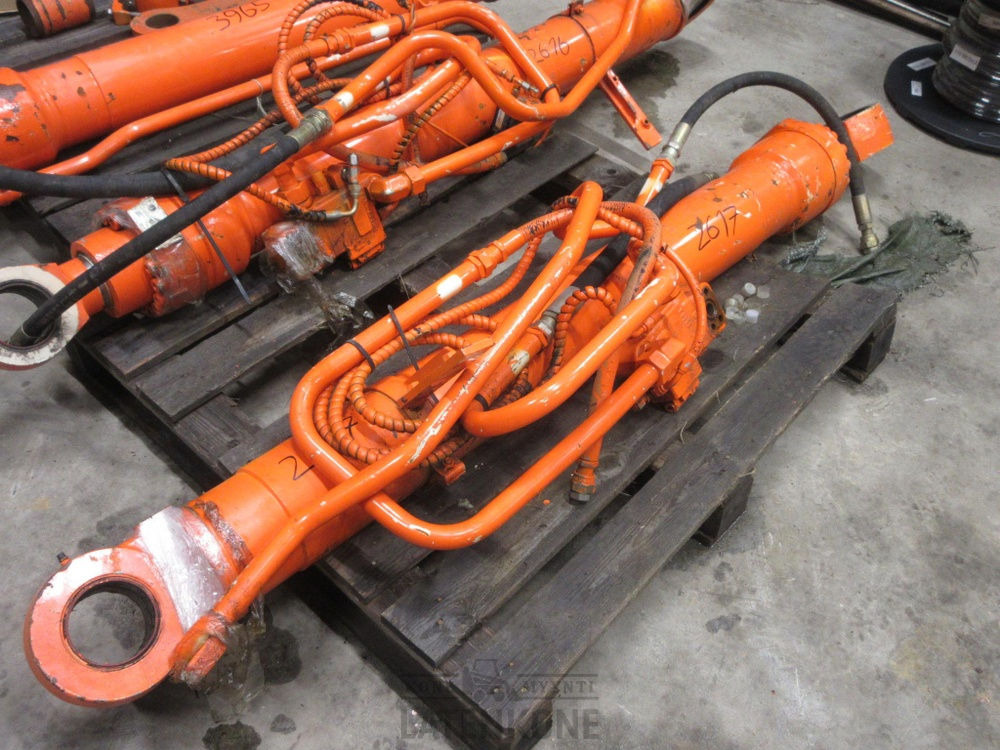 Hitachi Hitachi ZX210 nostosylinteri ID 2617 UUSI - Hydraulic cylinder for Construction machinery: picture 2 Hitachi Hitachi ZX210 nostosylinteri ID 2617 UUSI - Hydraulic cylinder for Construction machinery: picture 2
