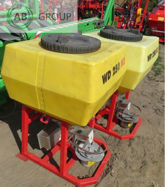 APV Siewnik poplonów 250 l USZKODZONY / DOSTĘPNY OD RĘ - Fertilizer spreader: picture 2 APV Siewnik poplonów 250 l USZKODZONY / DOSTĘPNY OD RĘ - Fertilizer spreader: picture 2