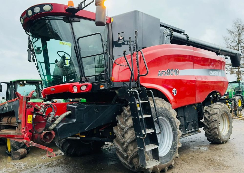 Case IH AFH 8010 - Combine harvester: picture 2 Case IH AFH 8010 - Combine harvester: picture 2