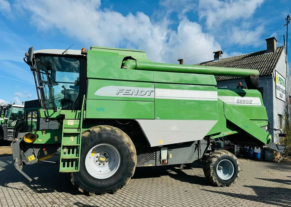 Fendt 5220E - Combine harvester: picture 1 Fendt 5220E - Combine harvester: picture 1