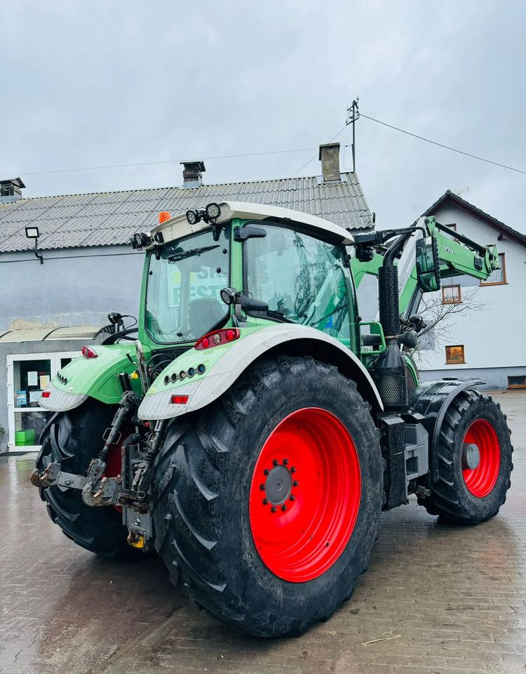 Farm tractor Fendt 724: picture 14