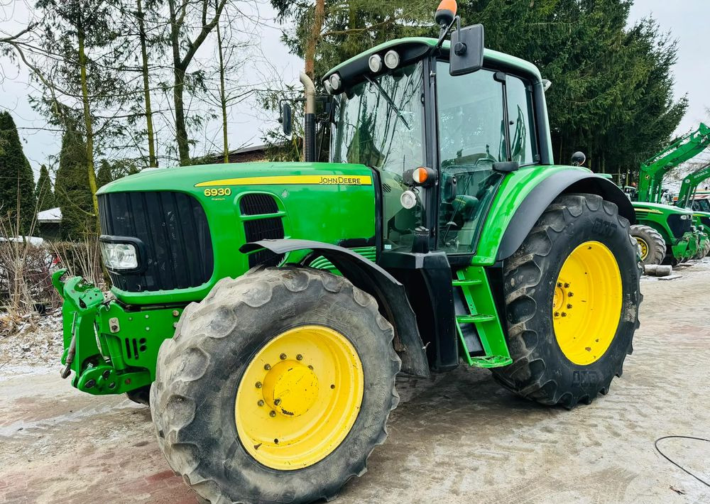 John Deere 6930 - Farm tractor: picture 3 John Deere 6930 - Farm tractor: picture 3