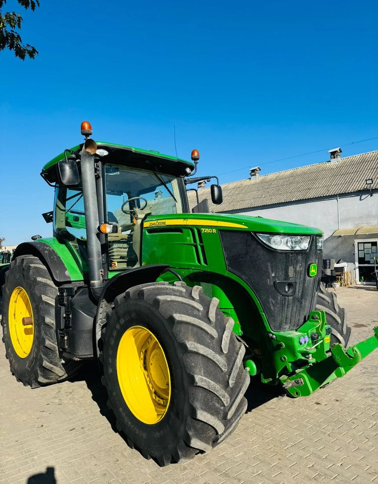 John Deere 7250R - Farm tractor: picture 4 John Deere 7250R - Farm tractor: picture 4