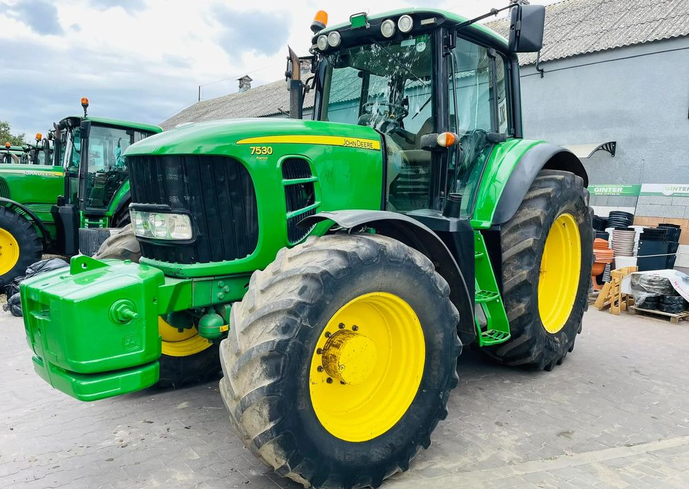 John Deere 7530 PREMIUM - Farm tractor: picture 4 John Deere 7530 PREMIUM - Farm tractor: picture 4