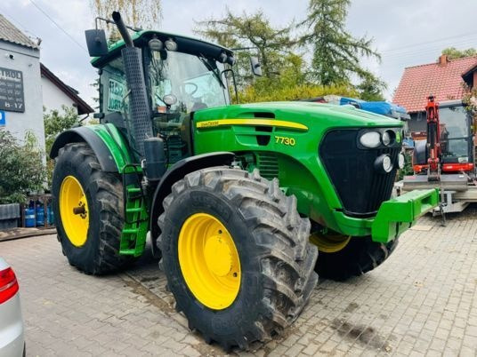 Farm tractor John Deere 7730: picture 13