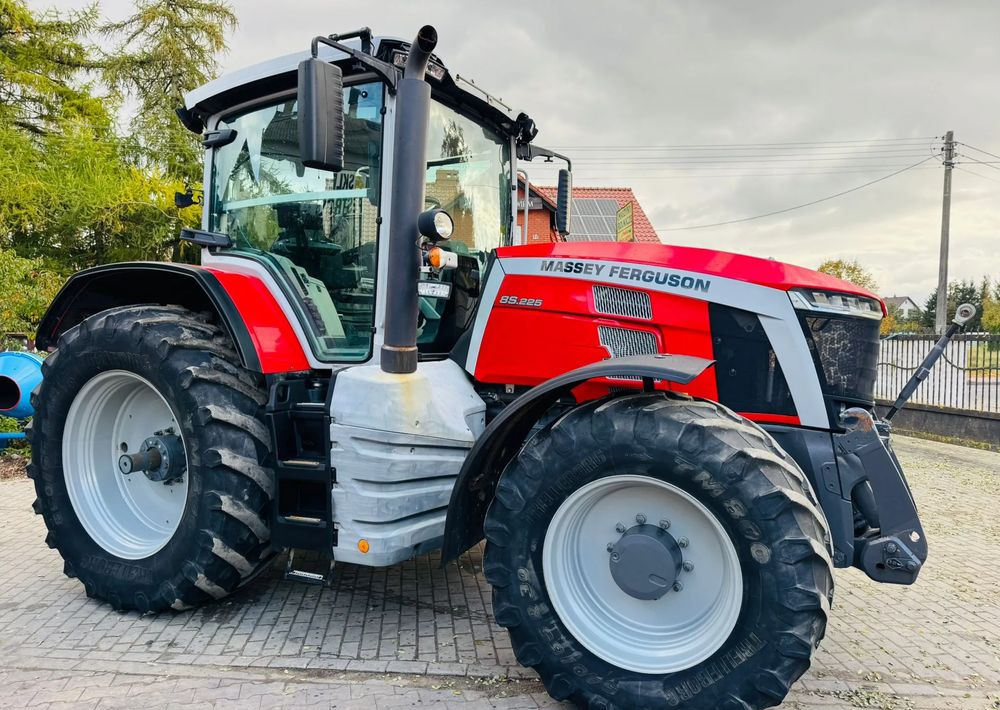 Massey Ferguson 8S.225 - Farm tractor: picture 3 Massey Ferguson 8S.225 - Farm tractor: picture 3
