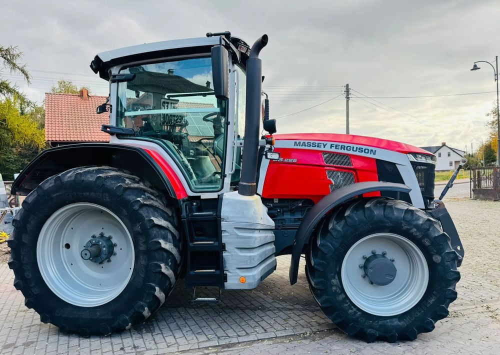Massey Ferguson 8S.225 - Farm tractor: picture 4 Massey Ferguson 8S.225 - Farm tractor: picture 4