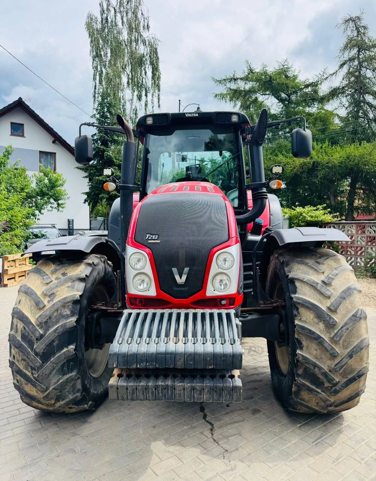 Valtra T213 Versu Unlimited - Farm tractor: picture 5 Valtra T213 Versu Unlimited - Farm tractor: picture 5