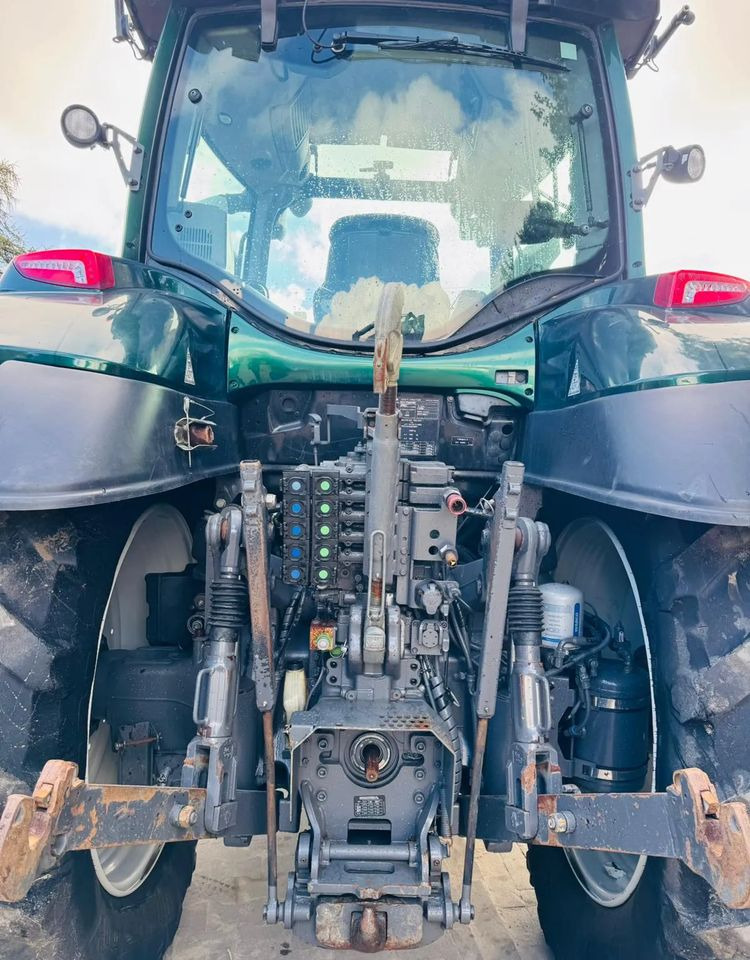 Valtra T214 Versu - Farm tractor: picture 3 Valtra T214 Versu - Farm tractor: picture 3