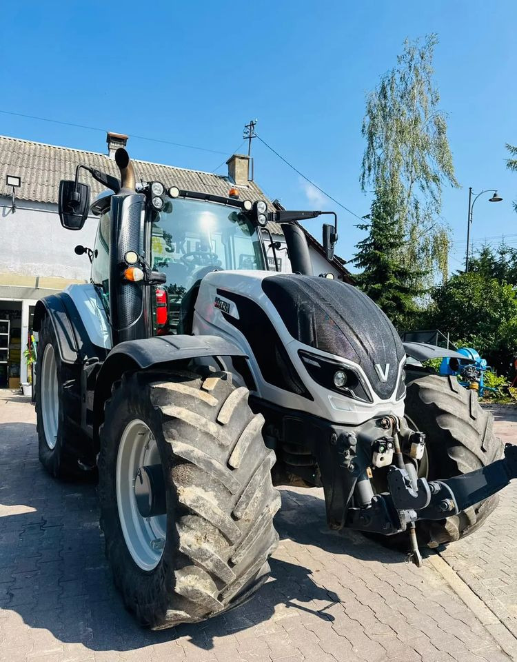 Valtra T254 Versu - Farm tractor: picture 3 Valtra T254 Versu - Farm tractor: picture 3