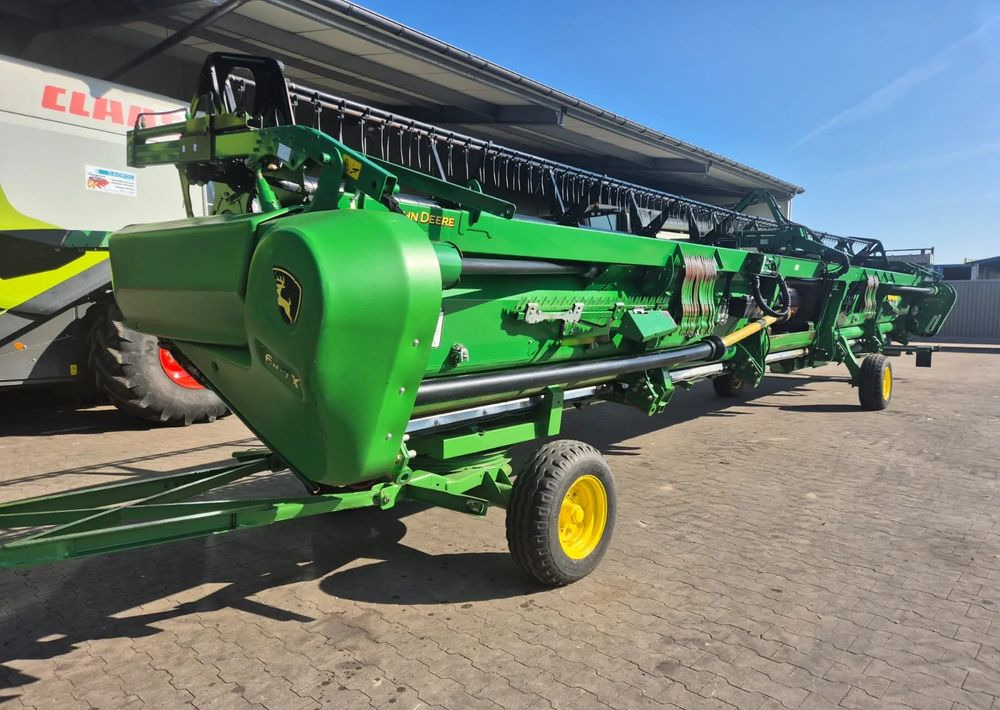 John Deere 640 EX PF635 - Grain header: picture 1 John Deere 640 EX PF635 - Grain header: picture 1