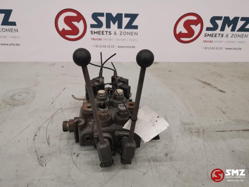 Diversen Occ dubbelwerkend hydraulisch ventiel - Hydraulic valve for Truck: picture 1 Diversen Occ dubbelwerkend hydraulisch ventiel - Hydraulic valve for Truck: picture 1