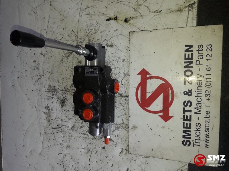 Diversen Stuurventiel 80 l/min - Hydraulic valve for Truck: picture 1 Diversen Stuurventiel 80 l/min - Hydraulic valve for Truck: picture 1