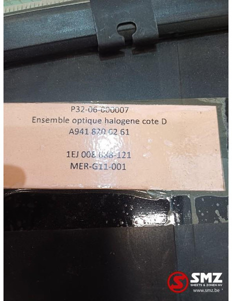 Mercedes-Benz Koplamp rechts Mercedes - Headlight for Truck: picture 4 Mercedes-Benz Koplamp rechts Mercedes - Headlight for Truck: picture 4