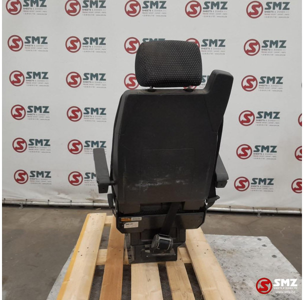 Mercedes-Benz Occ bijrijdersstoel Mercedes - Cab and interior for Truck: picture 2 Mercedes-Benz Occ bijrijdersstoel Mercedes - Cab and interior for Truck: picture 2