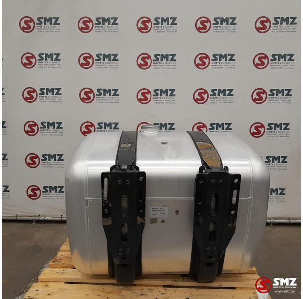 Mercedes-Benz Occ brandstoftank 390L + steunen Mercedes - Fuel tank for Truck: picture 2 Mercedes-Benz Occ brandstoftank 390L + steunen Mercedes - Fuel tank for Truck: picture 2