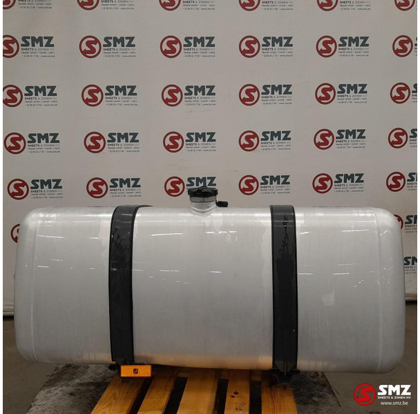 Mercedes-Benz Occ brandstoftank 630L + brandstofniveausensor Mer - Fuel tank for Truck: picture 1 Mercedes-Benz Occ brandstoftank 630L + brandstofniveausensor Mer - Fuel tank for Truck: picture 1