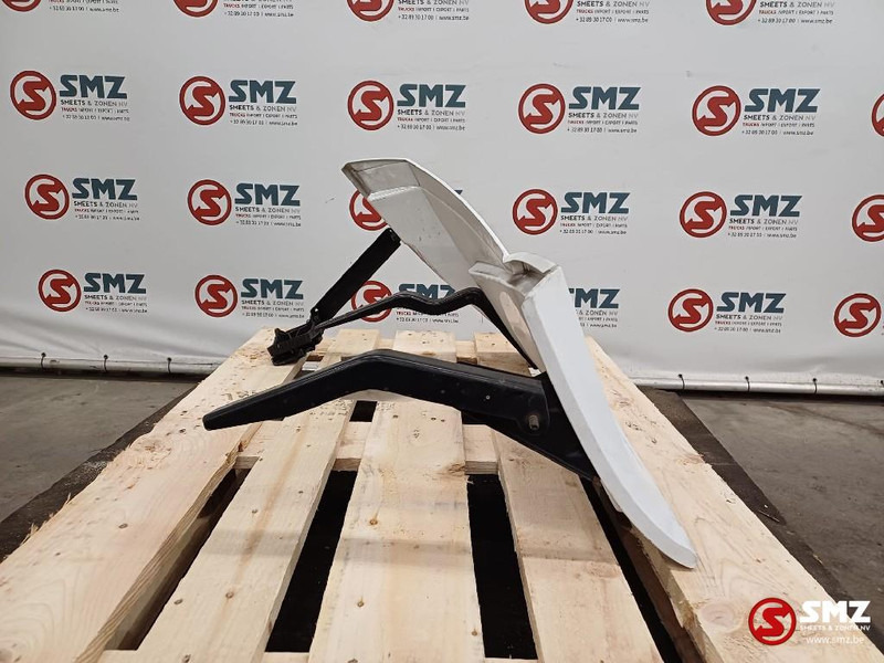 Mercedes-Benz Occ cabinespoiler links Mercedes - Aerodynamics/ Spoiler for Truck: picture 4 Mercedes-Benz Occ cabinespoiler links Mercedes - Aerodynamics/ Spoiler for Truck: picture 4