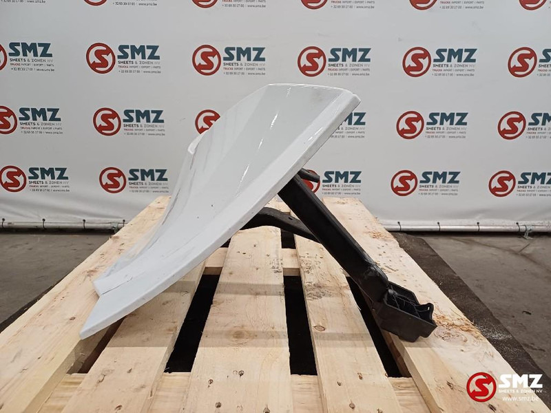 Mercedes-Benz Occ cabinespoiler links Mercedes - Aerodynamics/ Spoiler for Truck: picture 3 Mercedes-Benz Occ cabinespoiler links Mercedes - Aerodynamics/ Spoiler for Truck: picture 3