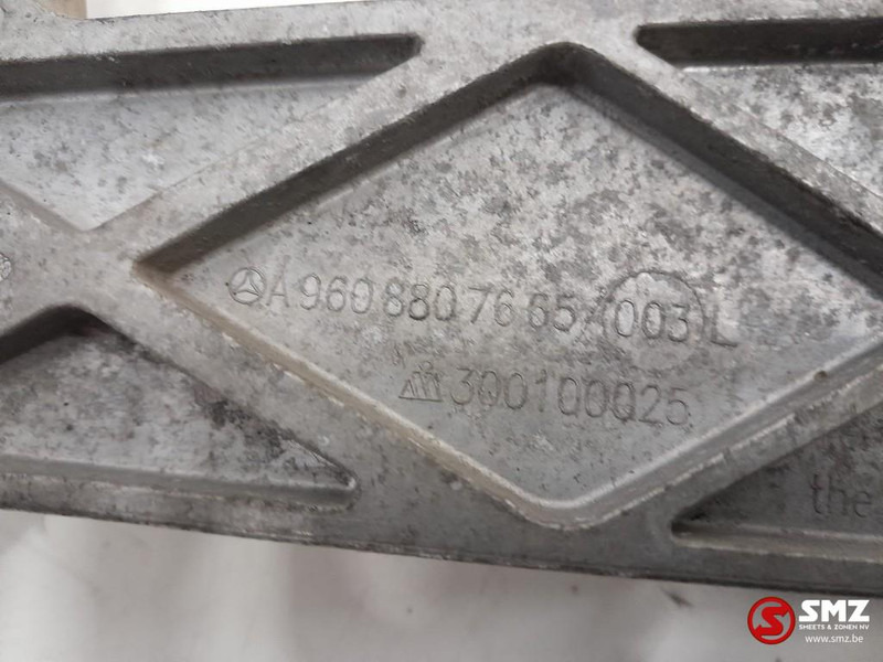 Mercedes-Benz Occ set koplampsteunen L/R Mercedes - Headlight for Truck: picture 4 Mercedes-Benz Occ set koplampsteunen L/R Mercedes - Headlight for Truck: picture 4