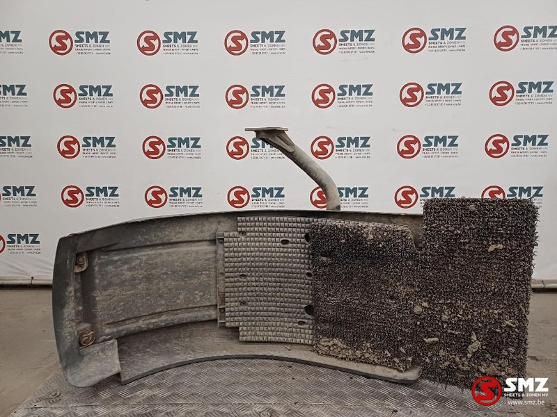 Mercedes-Benz Occ spatbord + spatbordbeugel Econic rechtsachtera - Body and exterior for Truck: picture 3 Mercedes-Benz Occ spatbord + spatbordbeugel Econic rechtsachtera - Body and exterior for Truck: picture 3