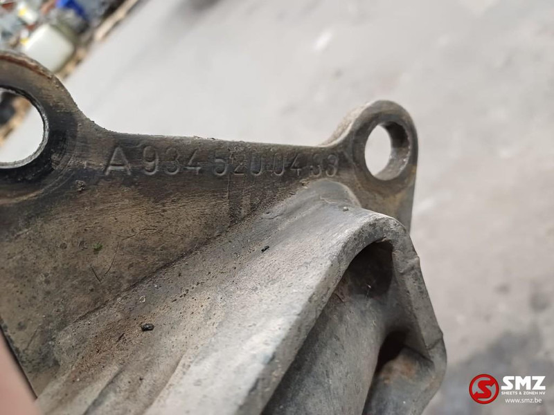 Mercedes-Benz Occ spatbord + spatbordbeugel Econic rechtsachtera - Body and exterior for Truck: picture 4 Mercedes-Benz Occ spatbord + spatbordbeugel Econic rechtsachtera - Body and exterior for Truck: picture 4