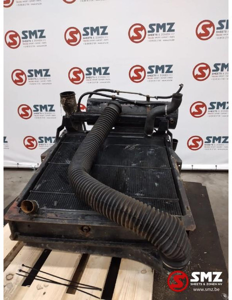 Renault Occ radiator + expansievat Renault 87cm hoog x 70 - Radiator for Truck: picture 2 Renault Occ radiator + expansievat Renault 87cm hoog x 70 - Radiator for Truck: picture 2