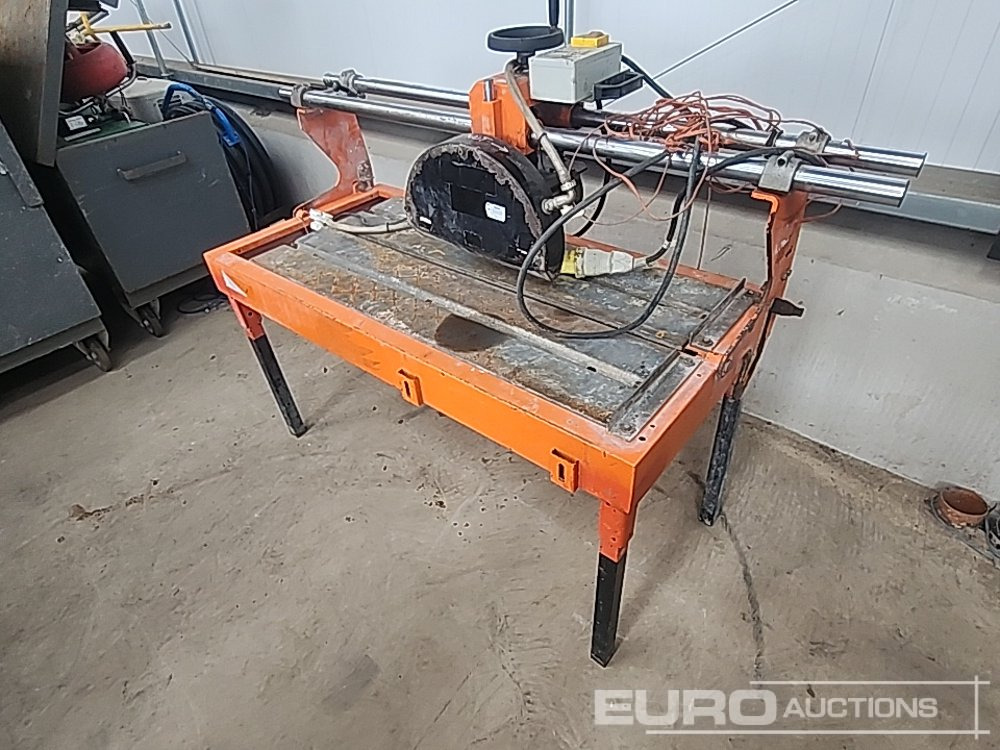 110 Volt Stone Bench Saw - Construction equipment: picture 3 110 Volt Stone Bench Saw - Construction equipment: picture 3