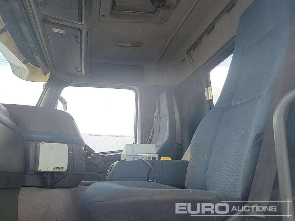 Tank truck 2006 Volvo FM300: picture 29