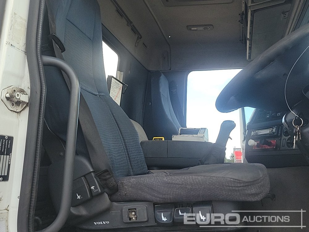 Tank truck 2006 Volvo FM300: picture 32