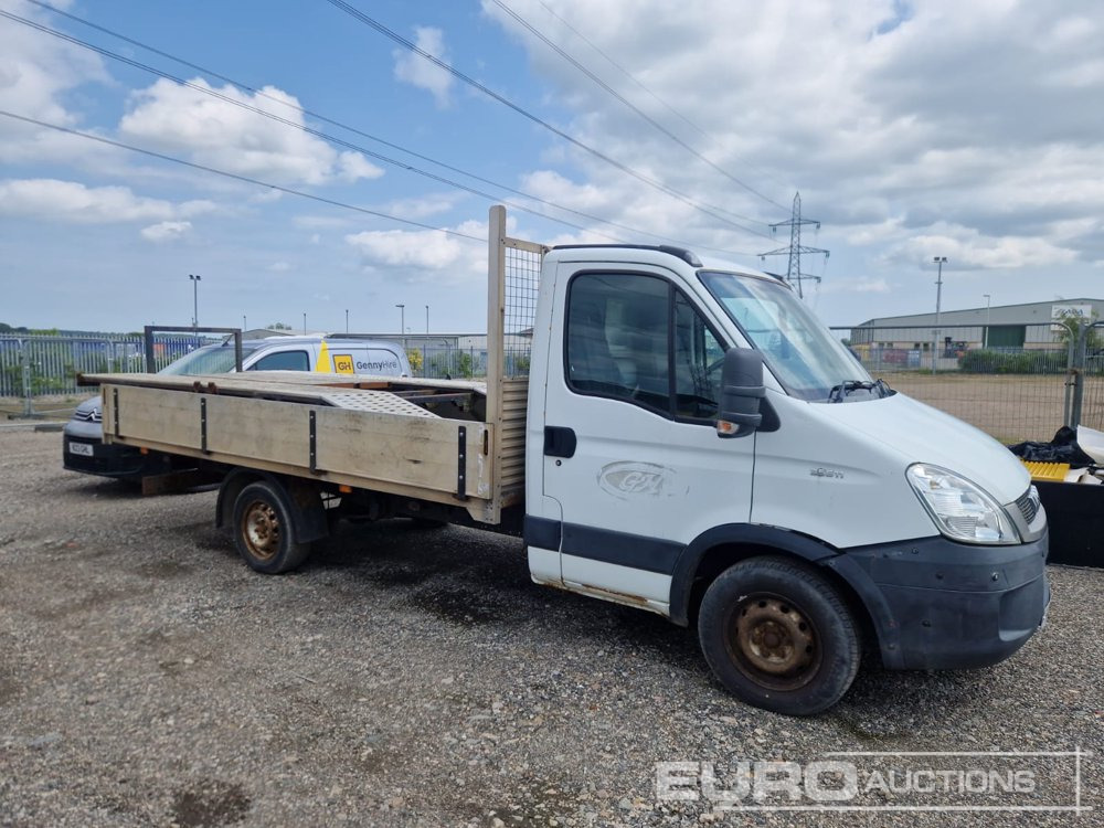 2011 Iveco 35S11 - Dropside/ Flatbed truck: picture 3 2011 Iveco 35S11 - Dropside/ Flatbed truck: picture 3