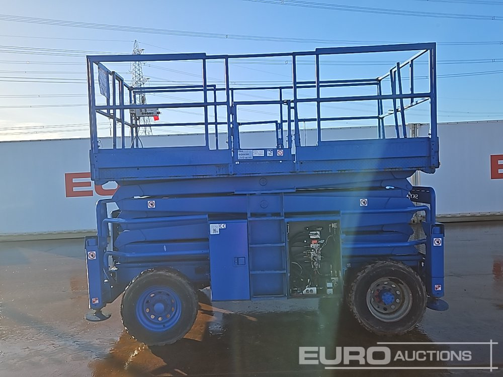 2014 SkyJack SJ8841 - Scissor lift: picture 2 2014 SkyJack SJ8841 - Scissor lift: picture 2