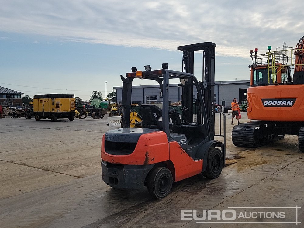 2014 Toyota 52-8FDF30 - Forklift: picture 5 2014 Toyota 52-8FDF30 - Forklift: picture 5