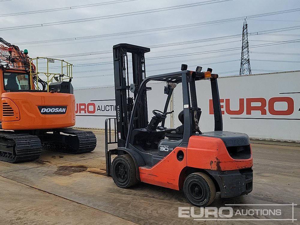 2014 Toyota 52-8FDF30 - Forklift: picture 3 2014 Toyota 52-8FDF30 - Forklift: picture 3