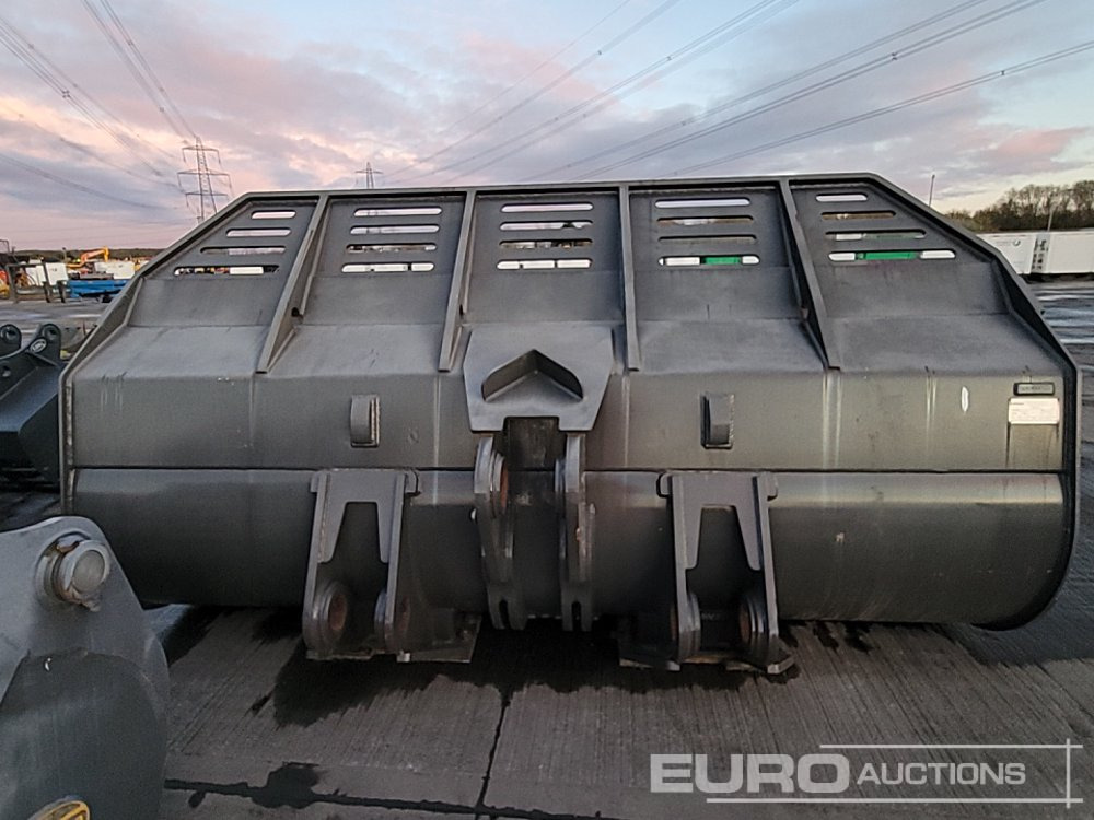 2015 Doosan 132" Loading Bucket to suit Wheeled Loader - Bucket: picture 4 2015 Doosan 132" Loading Bucket to suit Wheeled Loader - Bucket: picture 4