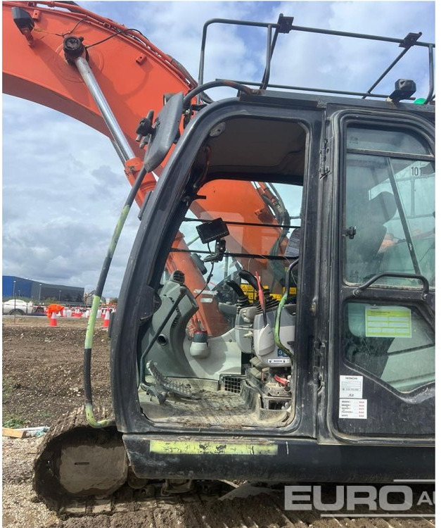 2017 Hitachi ZX225USLC-6 - Crawler excavator: picture 5 2017 Hitachi ZX225USLC-6 - Crawler excavator: picture 5