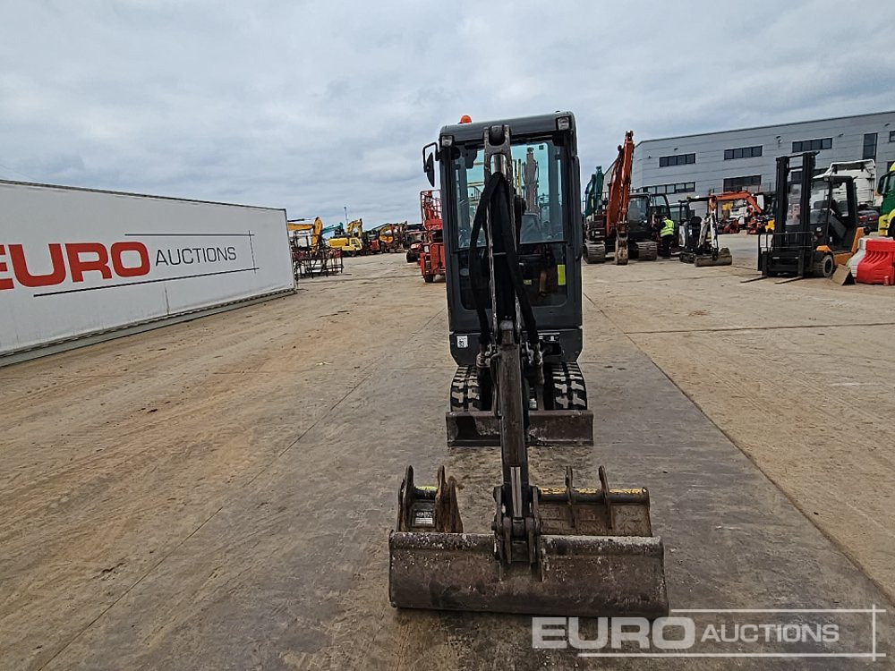 Mini excavator 2017 Volvo EC15D: picture 8