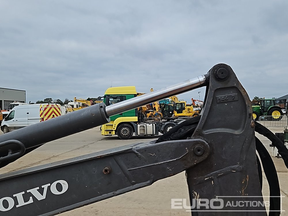 Mini excavator 2017 Volvo EC15D: picture 18