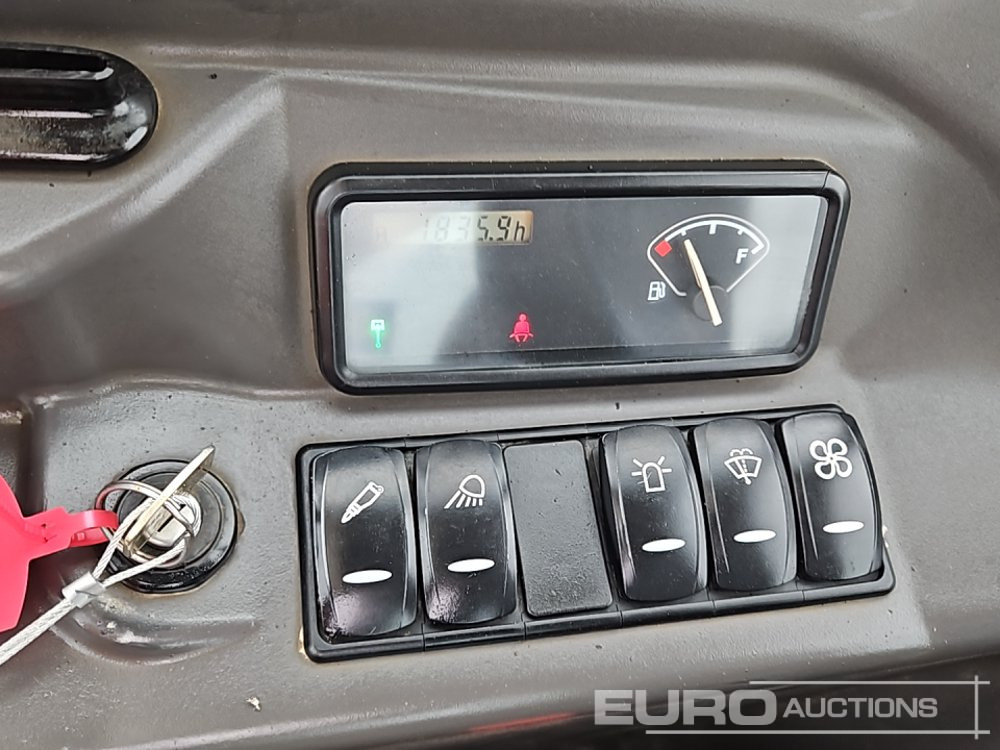 Mini excavator 2017 Volvo EC15D: picture 40