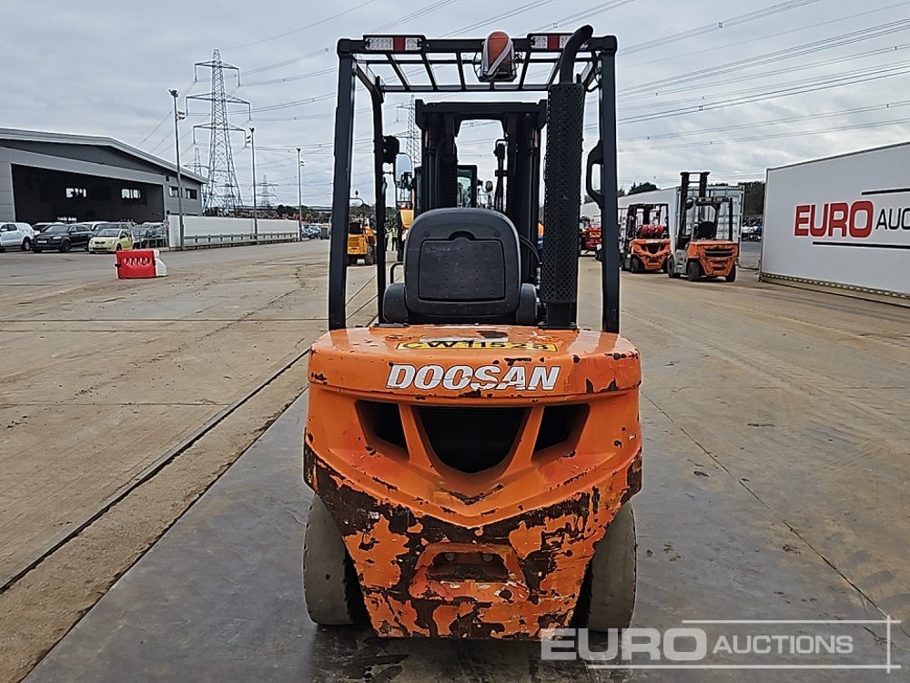 2020 Doosan D30GP - Forklift: picture 4 2020 Doosan D30GP - Forklift: picture 4