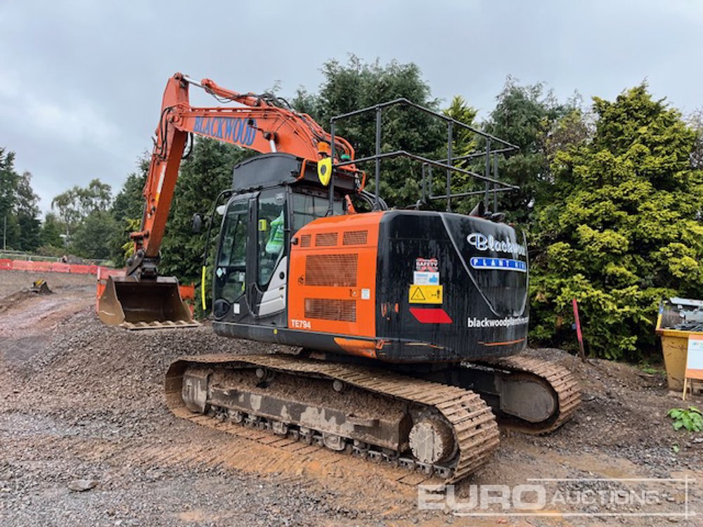2021 Hitachi ZX225USRLC-6 - Crawler excavator: picture 3 2021 Hitachi ZX225USRLC-6 - Crawler excavator: picture 3