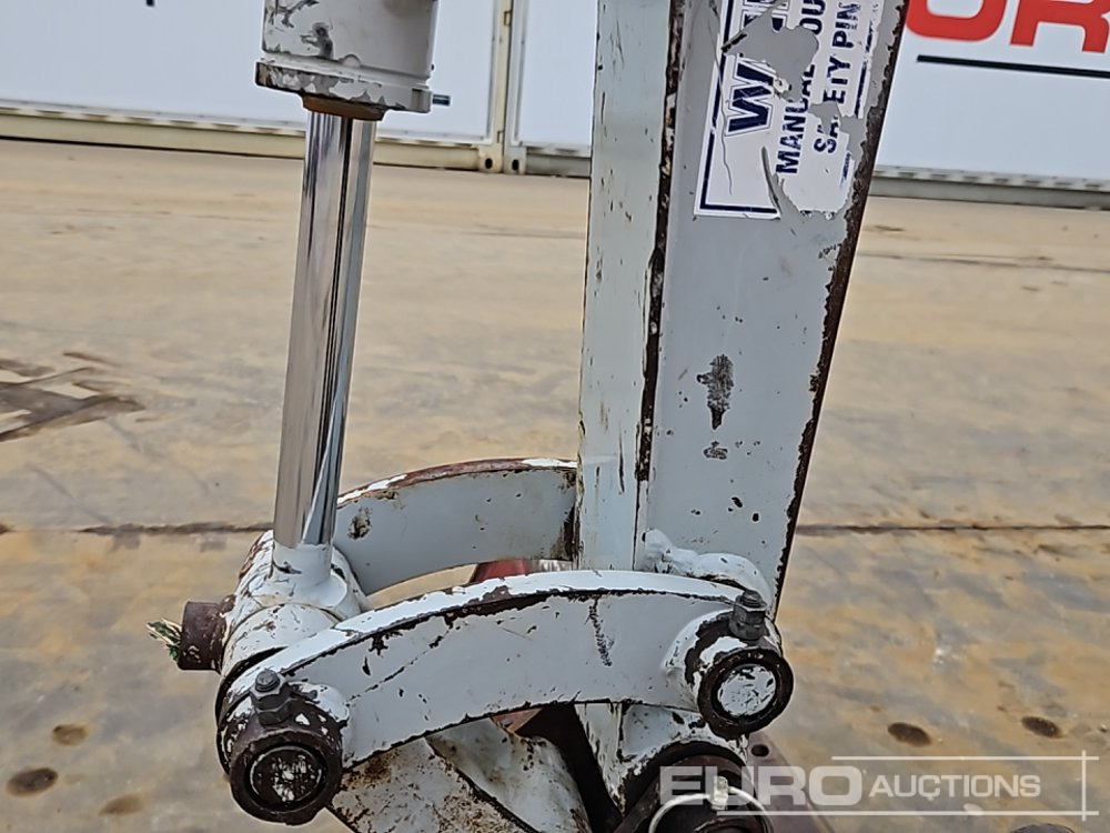 Mini excavator 2021 Takeuchi TB210R: picture 31